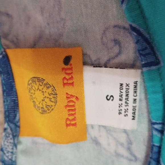 Ruby Rd. Floral 3/4 Sleeve Top - Picture 2 of 15